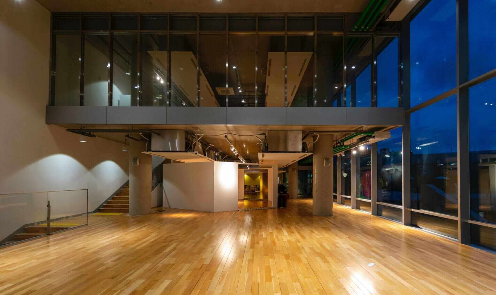 cork-flooring-in-ahouse-with-glasses