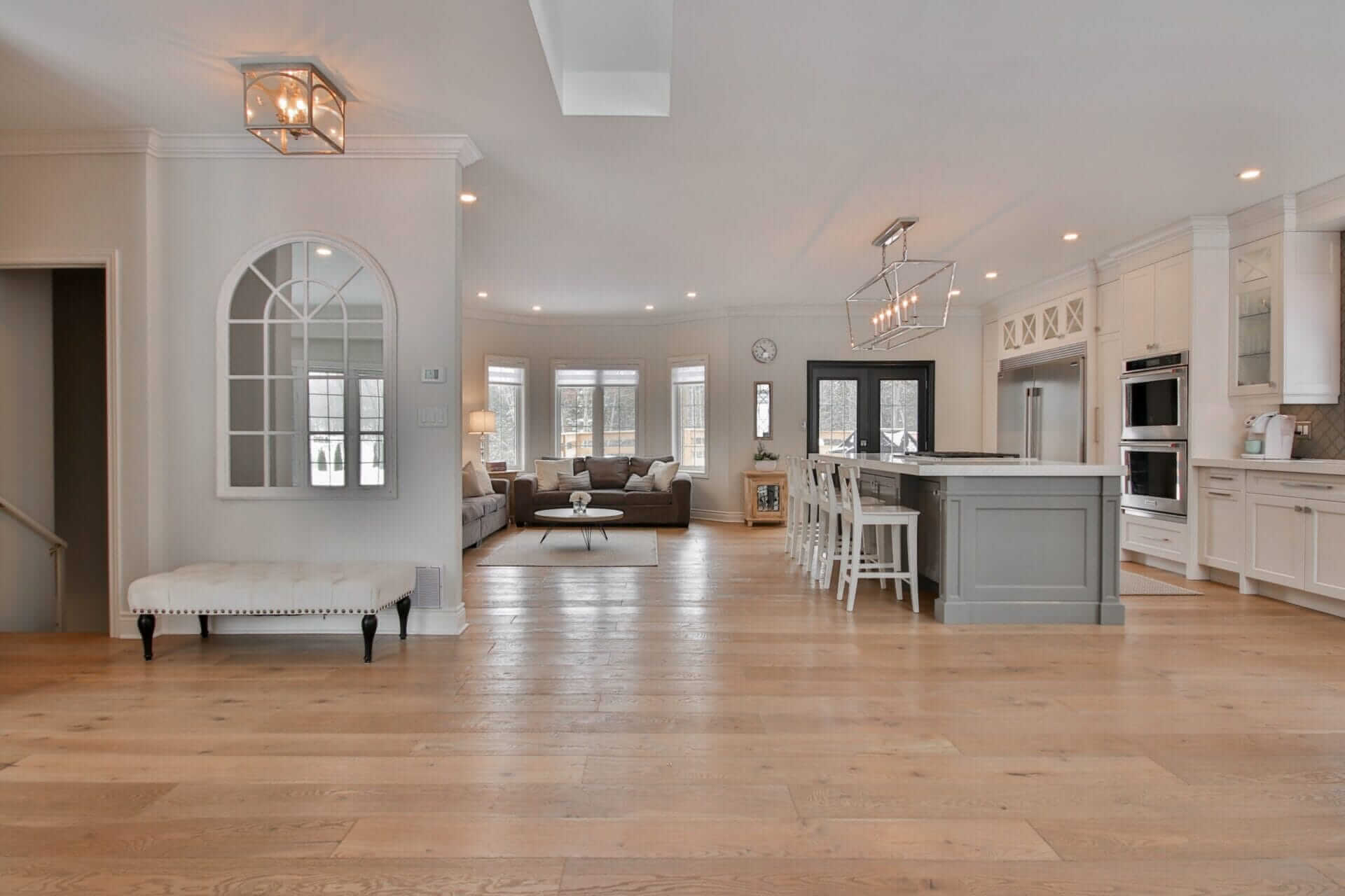 woodenfloor-in-a-big-space